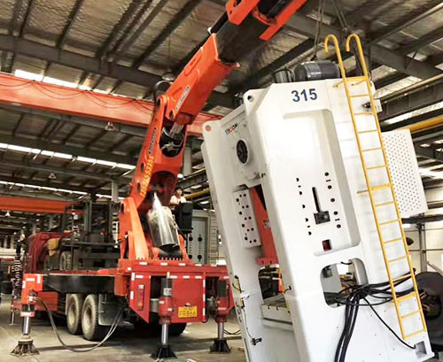 南充附近随车吊出租，轻松解决运输难题