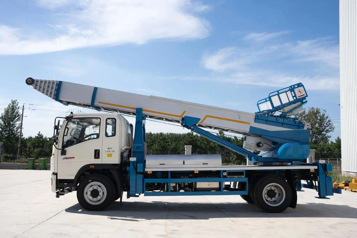 南充云梯上料车租赁费用